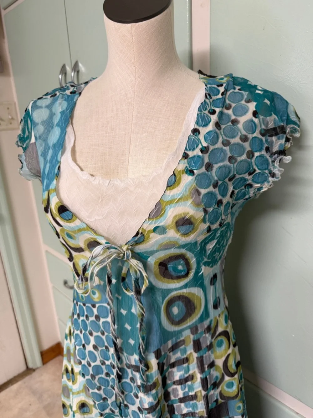 Gorgeous KOMAROV FLORAL CRINKLE MIDI FIT - Flared DRESS Women’s size Medium - Picture 2 of 12